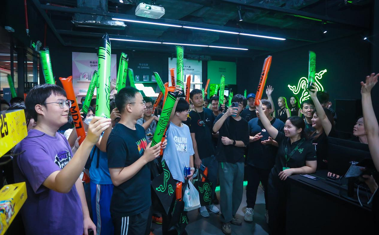 廣州玩家的雙節禮物 雷蛇授權體驗店盛大開業