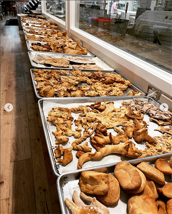 震驚！母女二人用麵包製作出《美國末日》中的循聲者