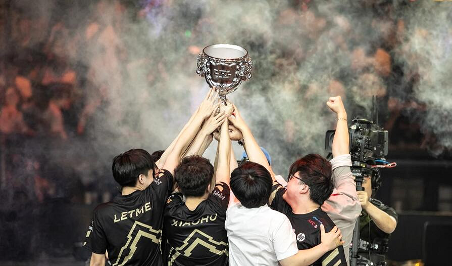 《英雄聯盟》UZI職業生涯榮譽一覽