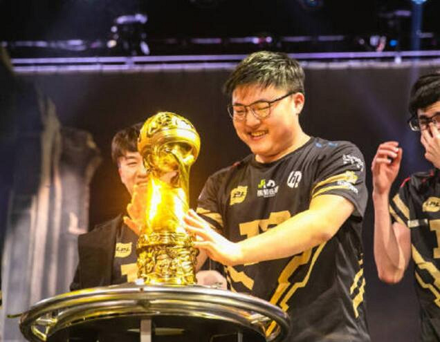 《英雄聯盟》uzi獲得世界賽冠軍介紹 《英雄聯盟》uzi獲得世界賽冠軍介紹