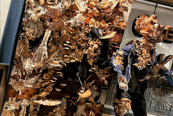 震驚！母女二人用麵包製作出《美國末日》中的循聲者