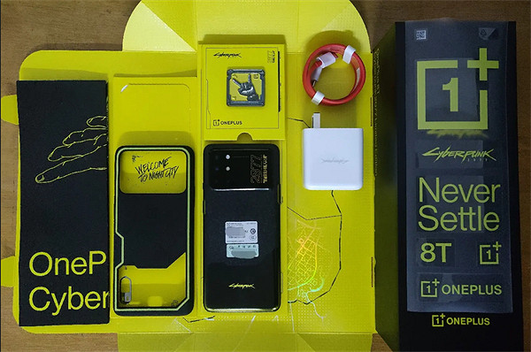 《電馭叛客2077》聯名款手機介紹 《電馭叛客2077》聯名款手機介紹