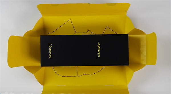 《電馭叛客2077》聯名款手機介紹 《電馭叛客2077》聯名款手機介紹