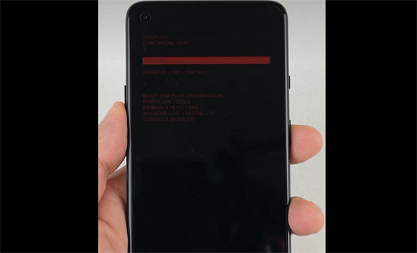 《電馭叛客2077》聯名款手機介紹 《電馭叛客2077》聯名款手機介紹