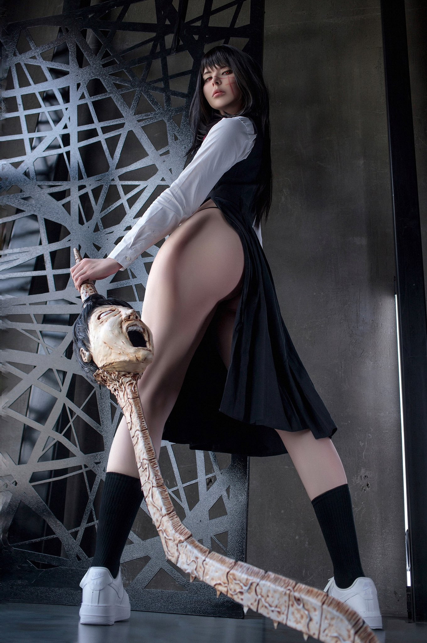 破洞黑絲搭配極致長腿!國外美女COS《生化4RE》艾達王