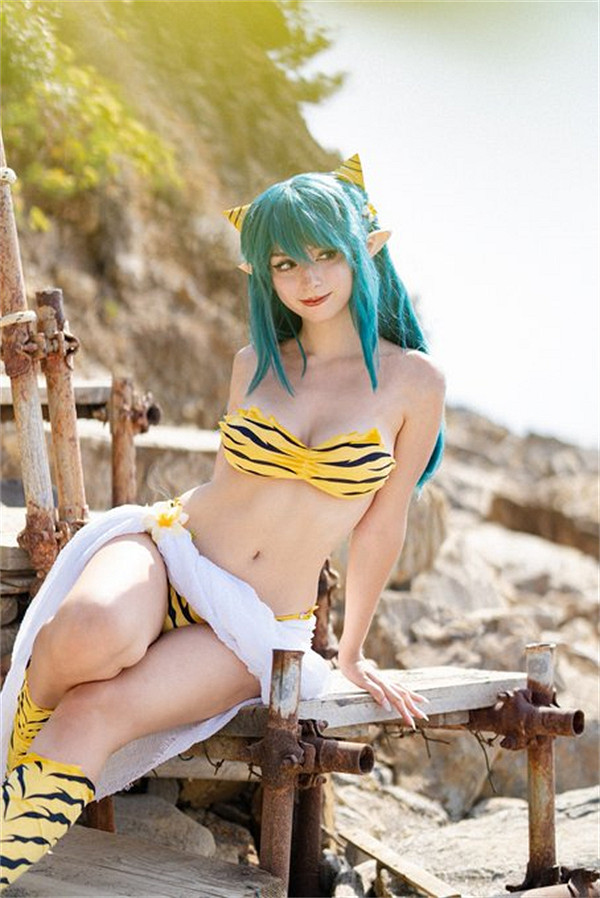 國外美女COS《最終幻想7》蒂法：性感身材完美還原！