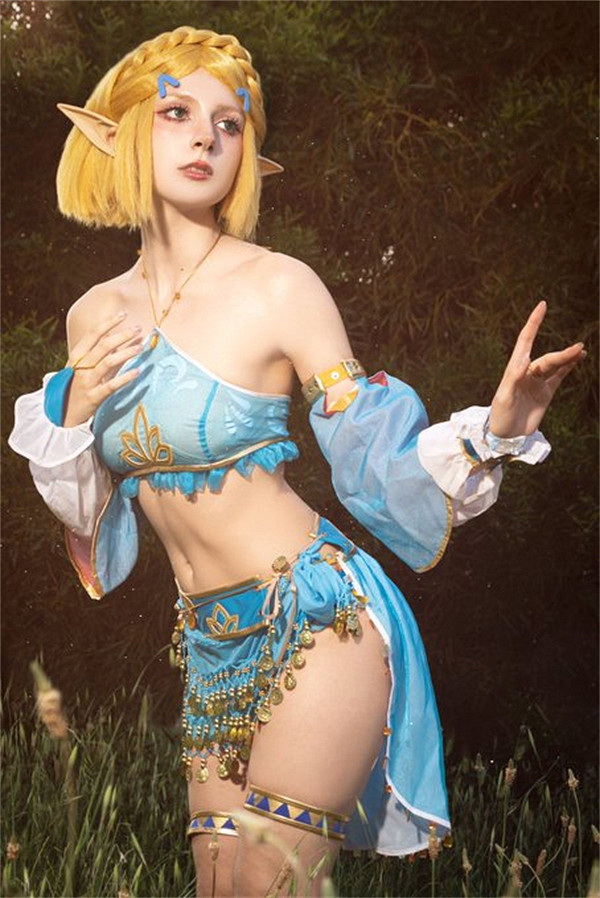 國外美女COS《最終幻想7》蒂法：性感身材完美還原！