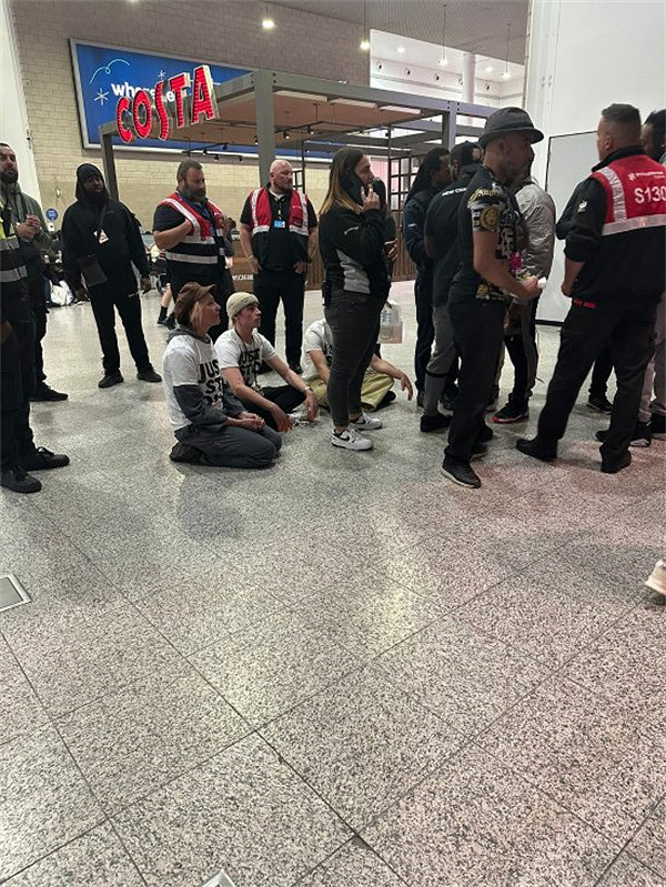 環保組織擾亂《鐵拳7》決賽:亂噴油漆 最終被捕! 環保組織擾亂《鐵拳7》決賽:亂噴油漆 最終被捕!