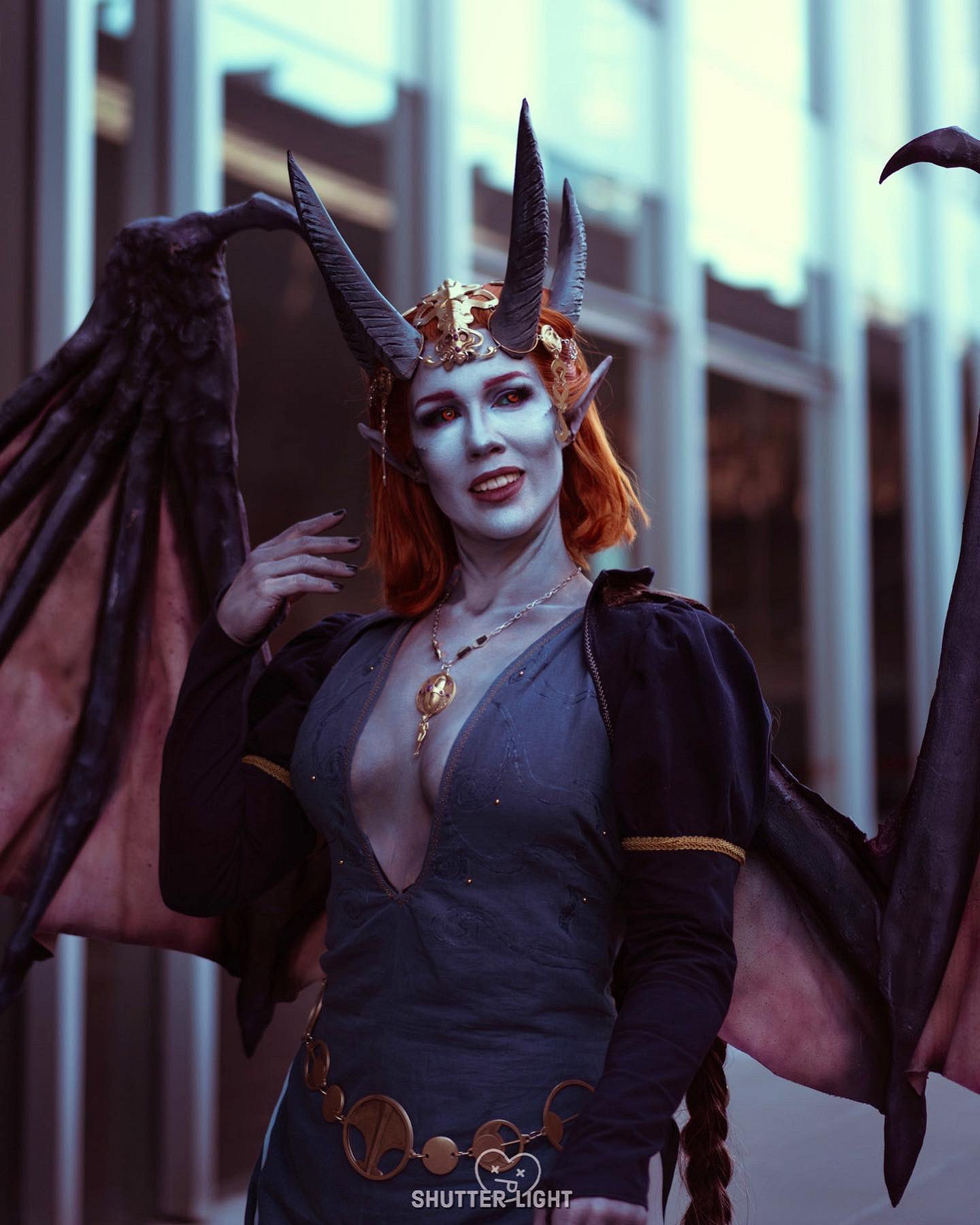 還原度超高!國外博主COS《柏德之門3》邪魔米佐拉! 還原度超高!國外博主COS《柏德之門3》邪魔米佐拉!