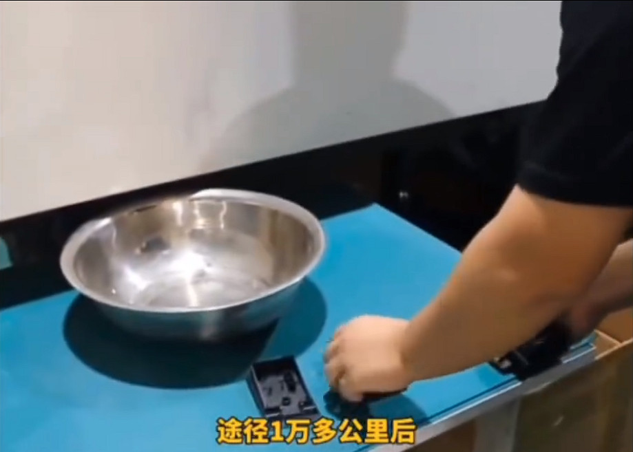 用腳玩《英雄聯盟》的UP主點亮了殘障人士的希望之光!