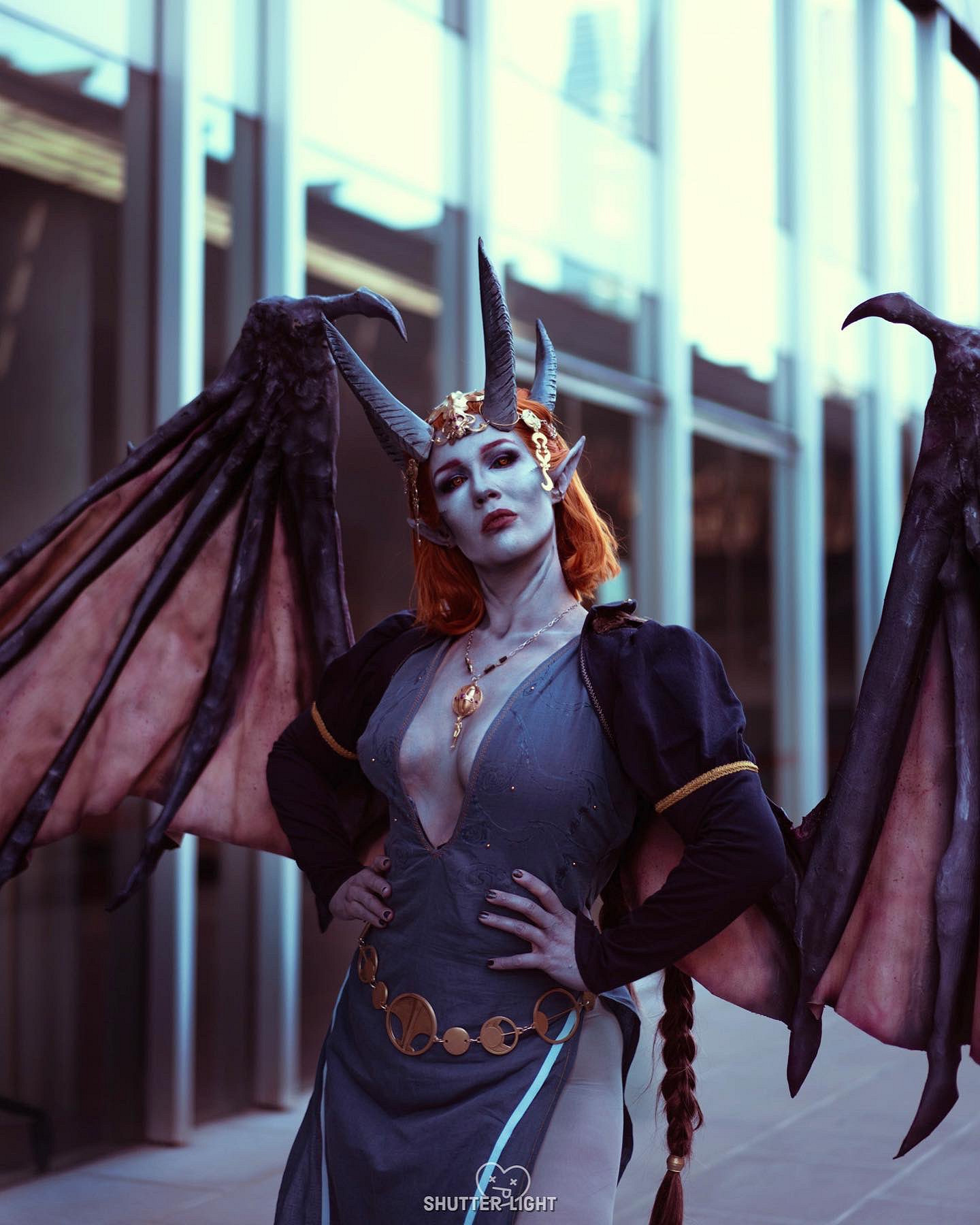 還原度超高!國外博主COS《柏德之門3》邪魔米佐拉! 還原度超高!國外博主COS《柏德之門3》邪魔米佐拉!