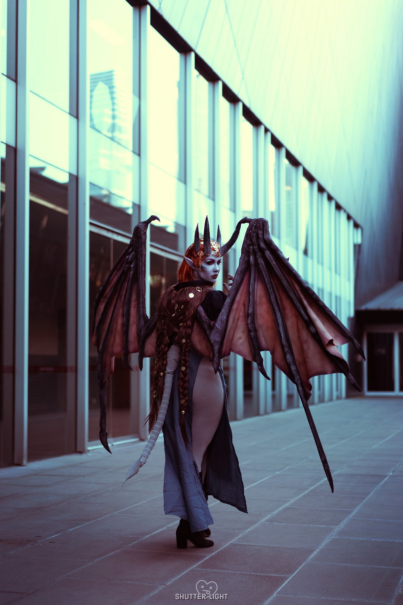 還原度超高!國外博主COS《柏德之門3》邪魔米佐拉! 還原度超高!國外博主COS《柏德之門3》邪魔米佐拉!