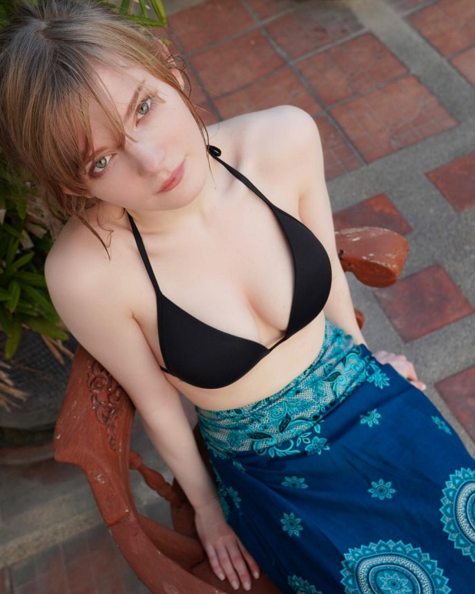 《生化4RE》阿什莉臉模發布“塞爾達公主”cos短片！