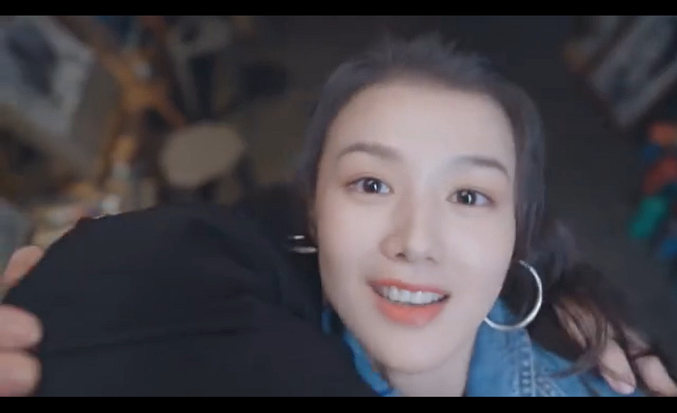 《完蛋!我被美女包圍了!》花絮:近身實拍方式揭秘 《完蛋!我被美女包圍了!》花絮:近身實拍方式揭秘