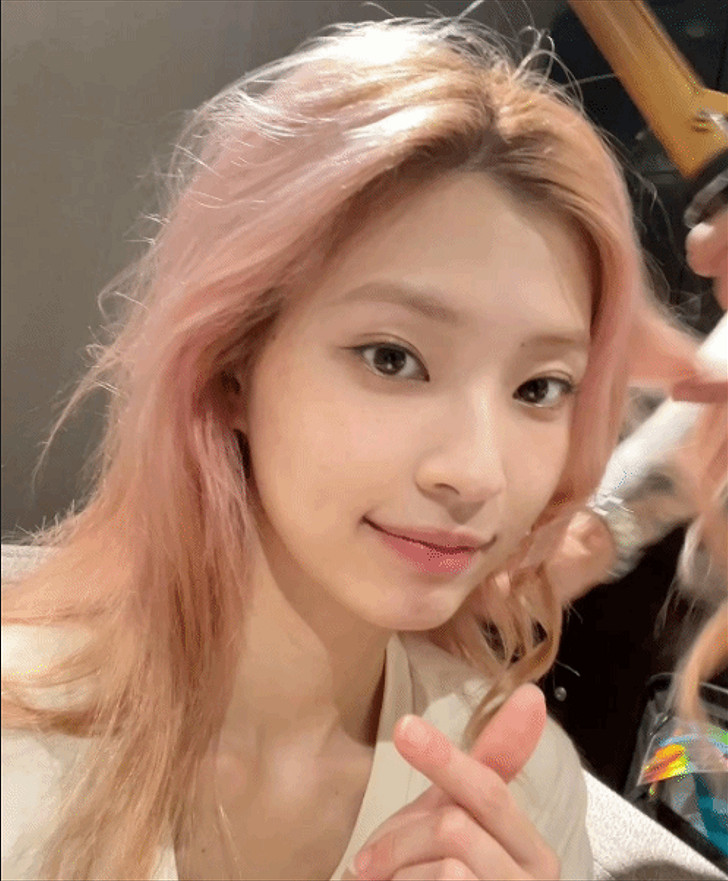 《完蛋我被美女包圍了》捧紅女演員:鄭梓妍吸粉超30萬 《完蛋我被美女包圍了》捧紅女演員:鄭梓妍吸粉超30萬