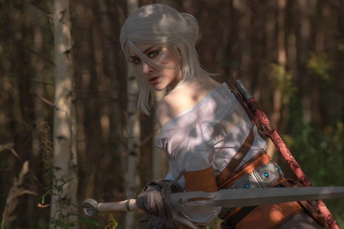 半遮半掩勾勒性感身材!俄羅斯辣妹COS《巫師3》希裡 半遮半掩勾勒性感身材!俄羅斯辣妹COS《巫師3》希裡