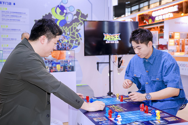 進擊中的“傑森動漫”:潮玩經濟正當時 卡牌、玩具、周邊多款IP新品亮相CTE中國玩具展 進擊中的“傑森動漫”:潮玩經濟正當時 卡牌、玩具、周邊多款IP新品亮相CTE中國玩具展