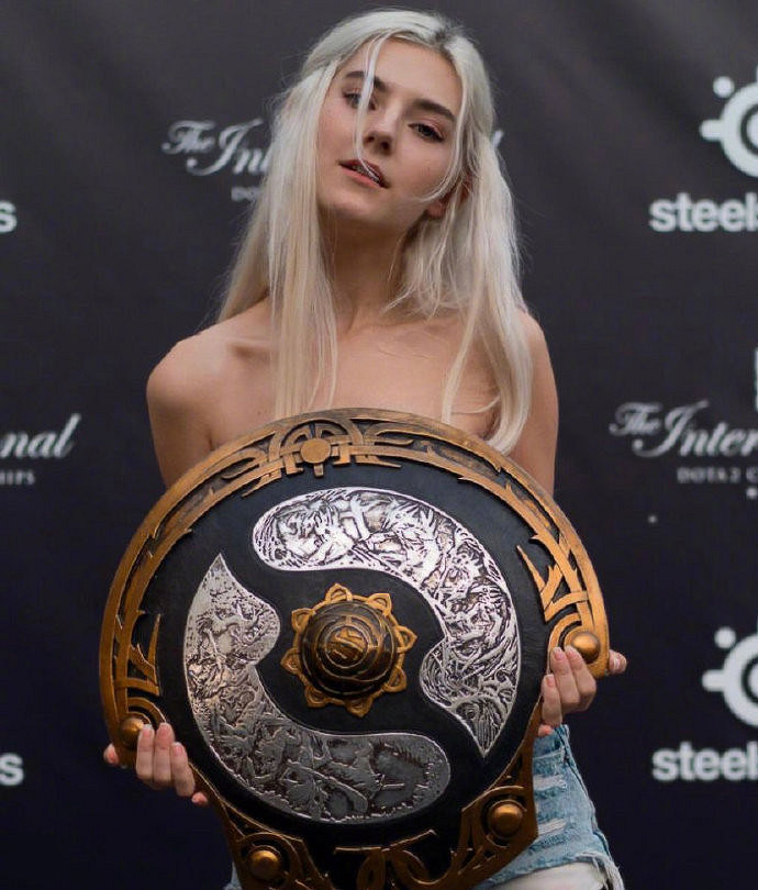 你們的女英雄來了!P站女星Eva Elfie宣布贊助Ti12 你們的女英雄來了!P站女星Eva Elfie宣布贊助Ti12