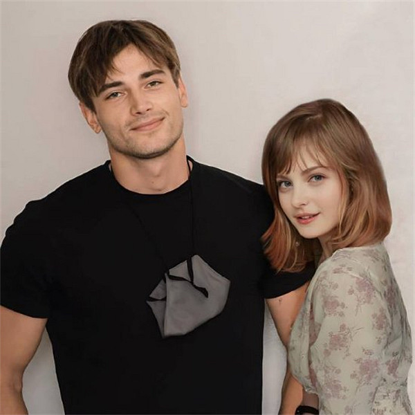 《生化4RE》艾什莉、裡昂臉模合影:郎才女貌 超般配!