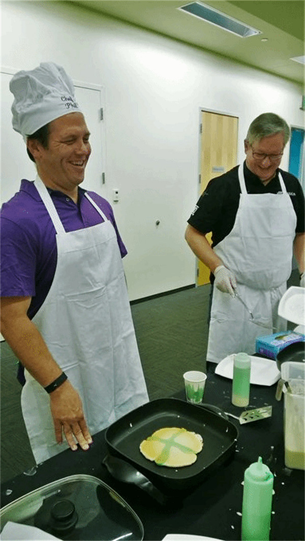 斯賓塞做煎餅獲員工好評 網友稱:他的 Xbox Game Pass (XGP) 大餐也不錯 斯賓塞做煎餅獲員工好評 網友稱:他的 Xbox Game Pass (XGP) 大餐也不錯