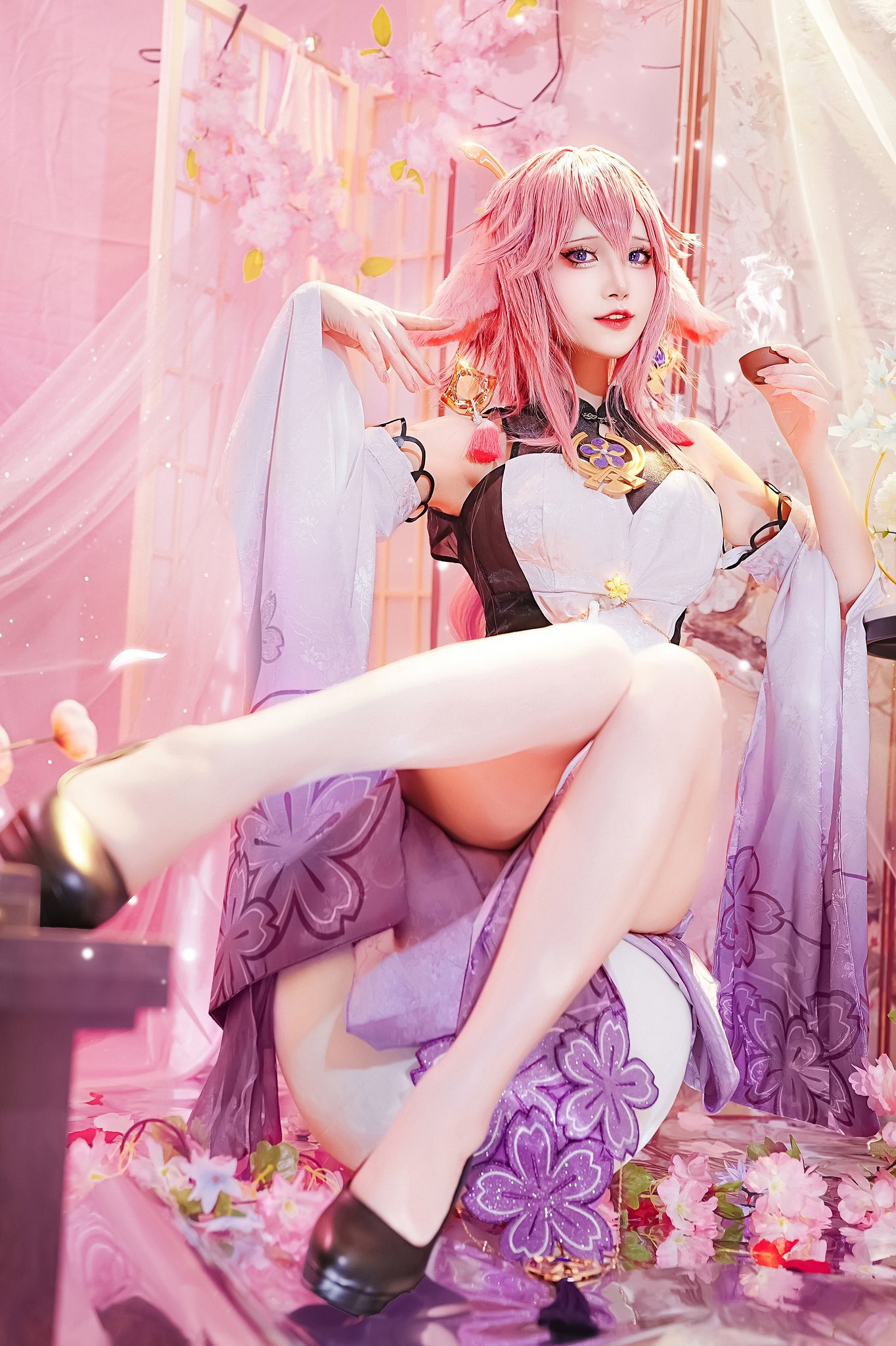 長腿爆乳愈發銷魂！博主曬出《原神》八重神子性感COS