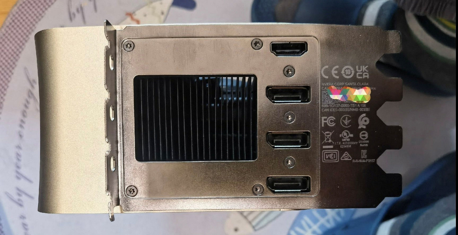 流產的RTX 4090 Ti擋板也被賣了!175塊錢買個念想 流產的RTX 4090 Ti擋板也被賣了!175塊錢買個念想