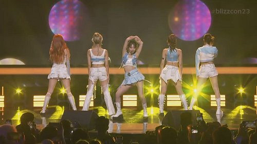 性感短裙散發青春活力!韓國女團亮相2023暴雪嘉年華 性感短裙散發青春活力!韓國女團亮相2023暴雪嘉年華