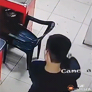 壓力大看看大胸主播怎麽了 動圖 差點就斷子絕孫了