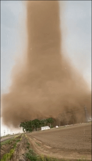壓力大看看大胸主播怎麽了 動圖 差點就斷子絕孫了