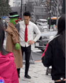 壓力大看看大胸主播怎麽了 動圖 差點就斷子絕孫了