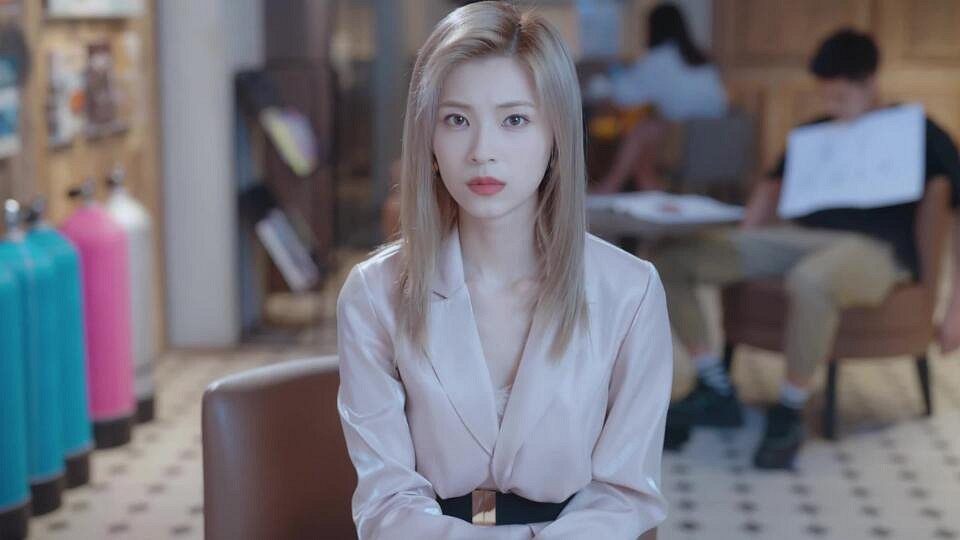 《完蛋我被美女包圍了》鄭梓妍扮演者介紹