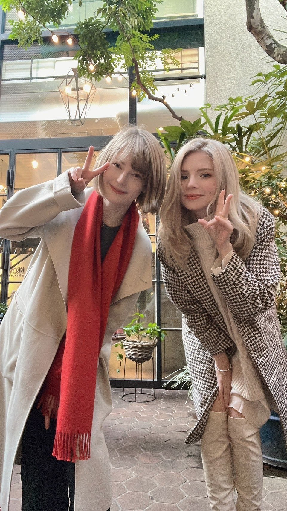 你選左邊還是右邊？《生化4》艾什莉 臉模/體模 合照