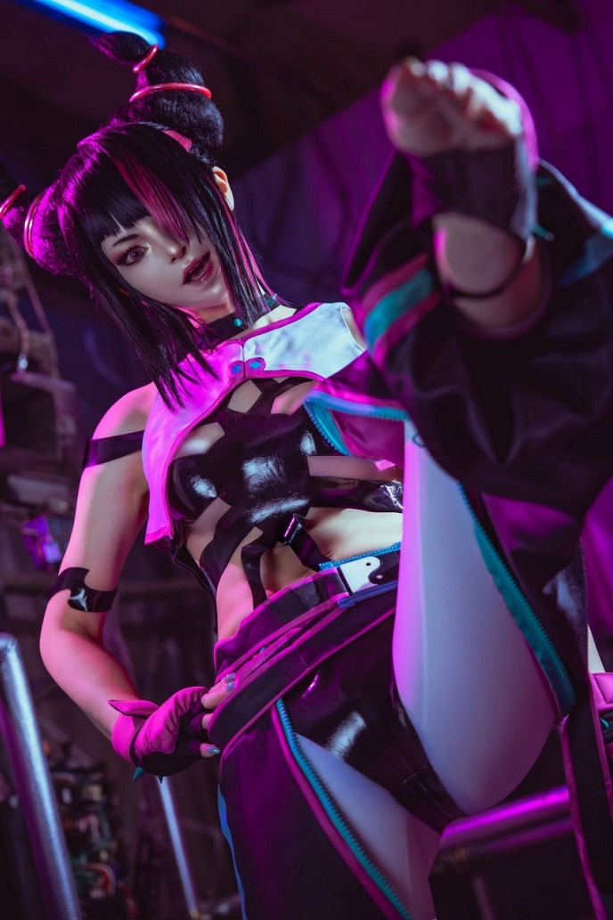 島國辣妹COS《快打旋風》韓蛛俐 玉足小蠻腰盡顯極致誘惑