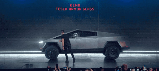 致敬“鐵球砸窗”名場面！特斯拉推出玻璃裂紋貼紙