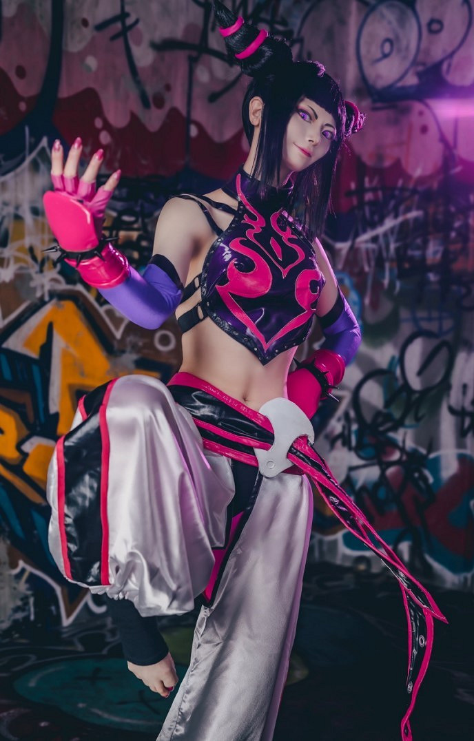 島國辣妹COS《快打旋風》韓蛛俐 玉足小蠻腰盡顯極致誘惑