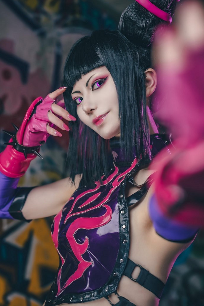 島國辣妹COS《快打旋風》韓蛛俐 玉足小蠻腰盡顯極致誘惑