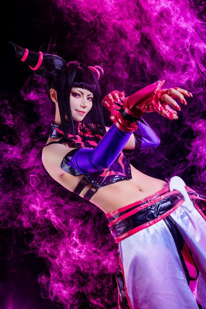 島國辣妹COS《快打旋風》韓蛛俐 玉足小蠻腰盡顯極致誘惑