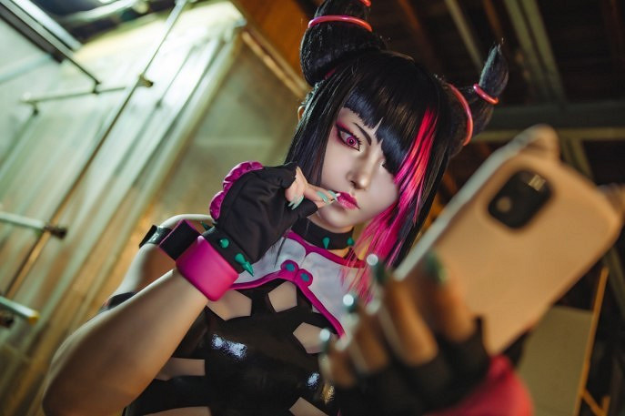 島國辣妹COS《快打旋風》韓蛛俐 玉足小蠻腰盡顯極致誘惑