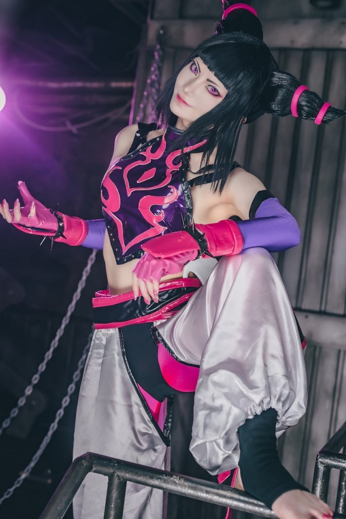 島國辣妹COS《快打旋風》韓蛛俐 玉足小蠻腰盡顯極致誘惑