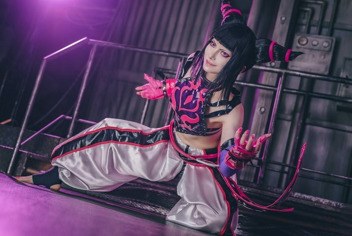 島國辣妹COS《快打旋風》韓蛛俐 玉足小蠻腰盡顯極致誘惑