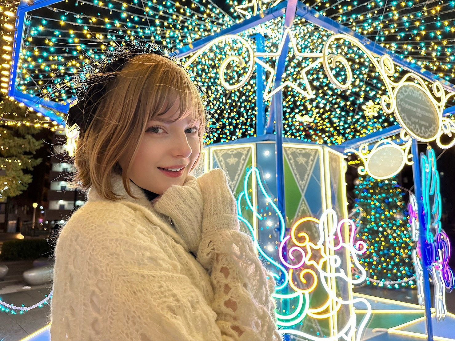 《生化4重製版》艾什莉臉模新照片：貌美如花 皎潔似玉