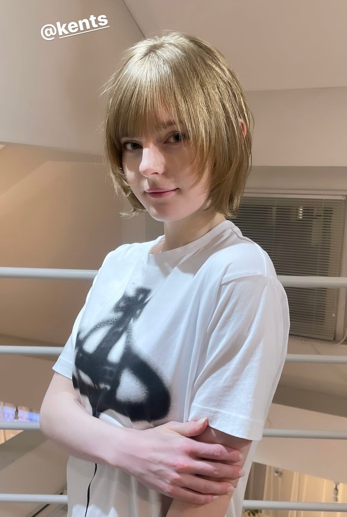 《生化4重製版》艾什莉臉模新照片：貌美如花 皎潔似玉