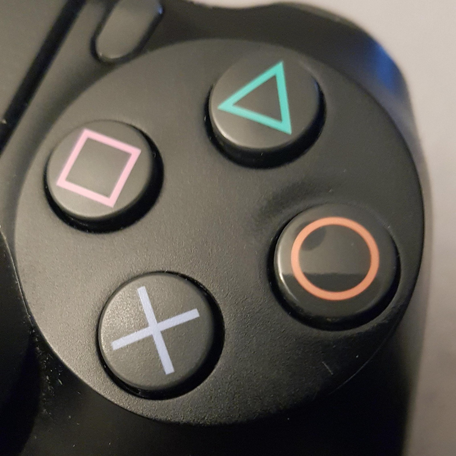 閃避鍵已被磨平!玩家曬玩《艾爾登法環》一年後的手把照 閃避鍵已被磨平!玩家曬玩《艾爾登法環》一年後的手把照