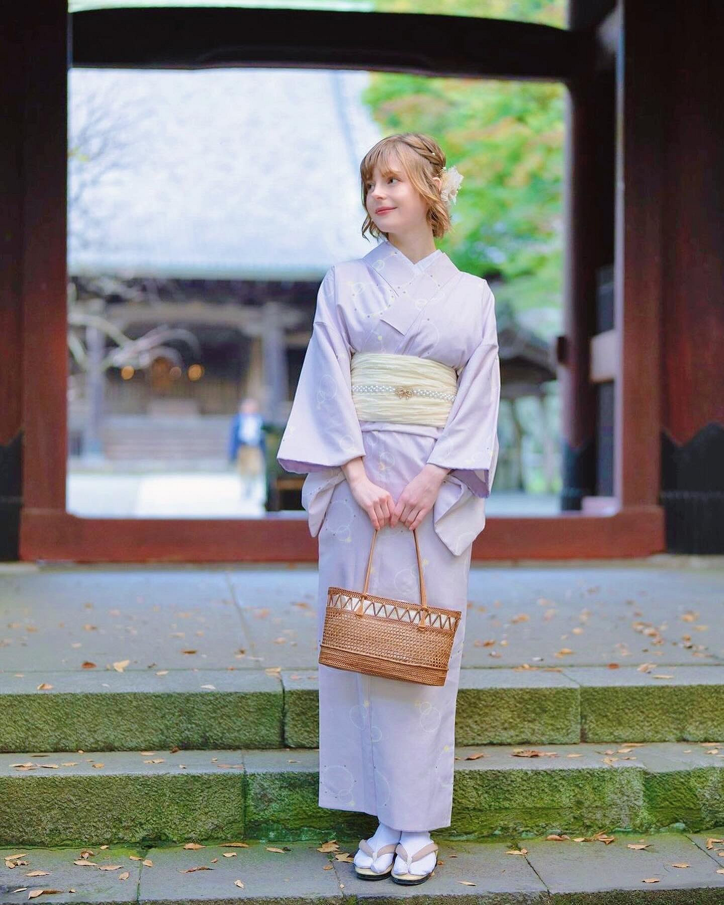 《生化4重製版》艾什莉臉模新照片：貌美如花 皎潔似玉