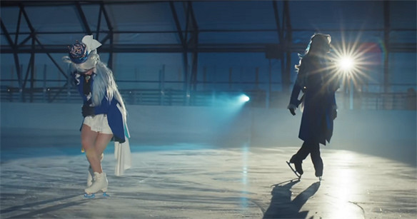 特魯索娃COS芙寧娜表演花滑，莎莎也來原神了？