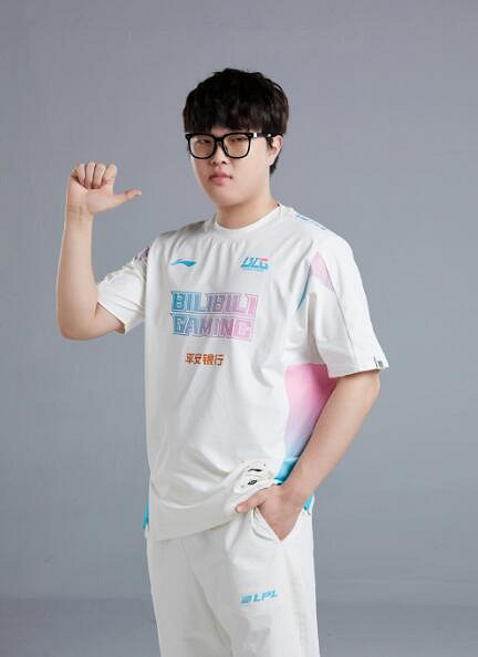 《英雄聯盟》Bin選手年齡介紹