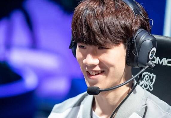 《lol》歷史地位前十人物票數一覽