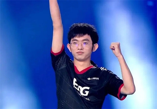 冠軍上單再就業!《LOL》職業選手聖槍哥宣布加入JDG 冠軍上單再就業!《LOL》職業選手聖槍哥宣布加入JDG