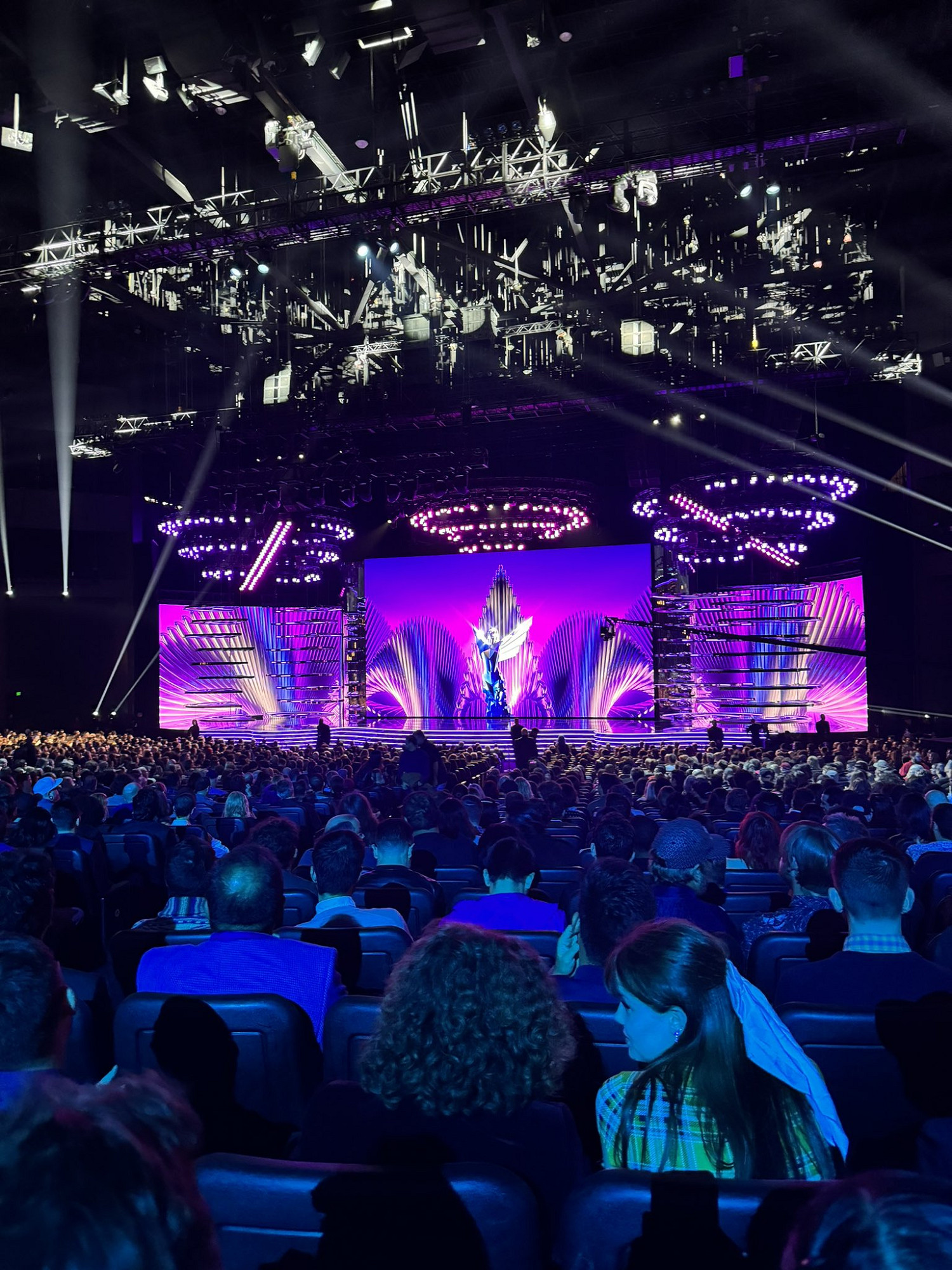 TGA23:又要混入頒獎台?去年的紅靈少年已達到現場 TGA23:又要混入頒獎台?去年的紅靈少年已達到現場