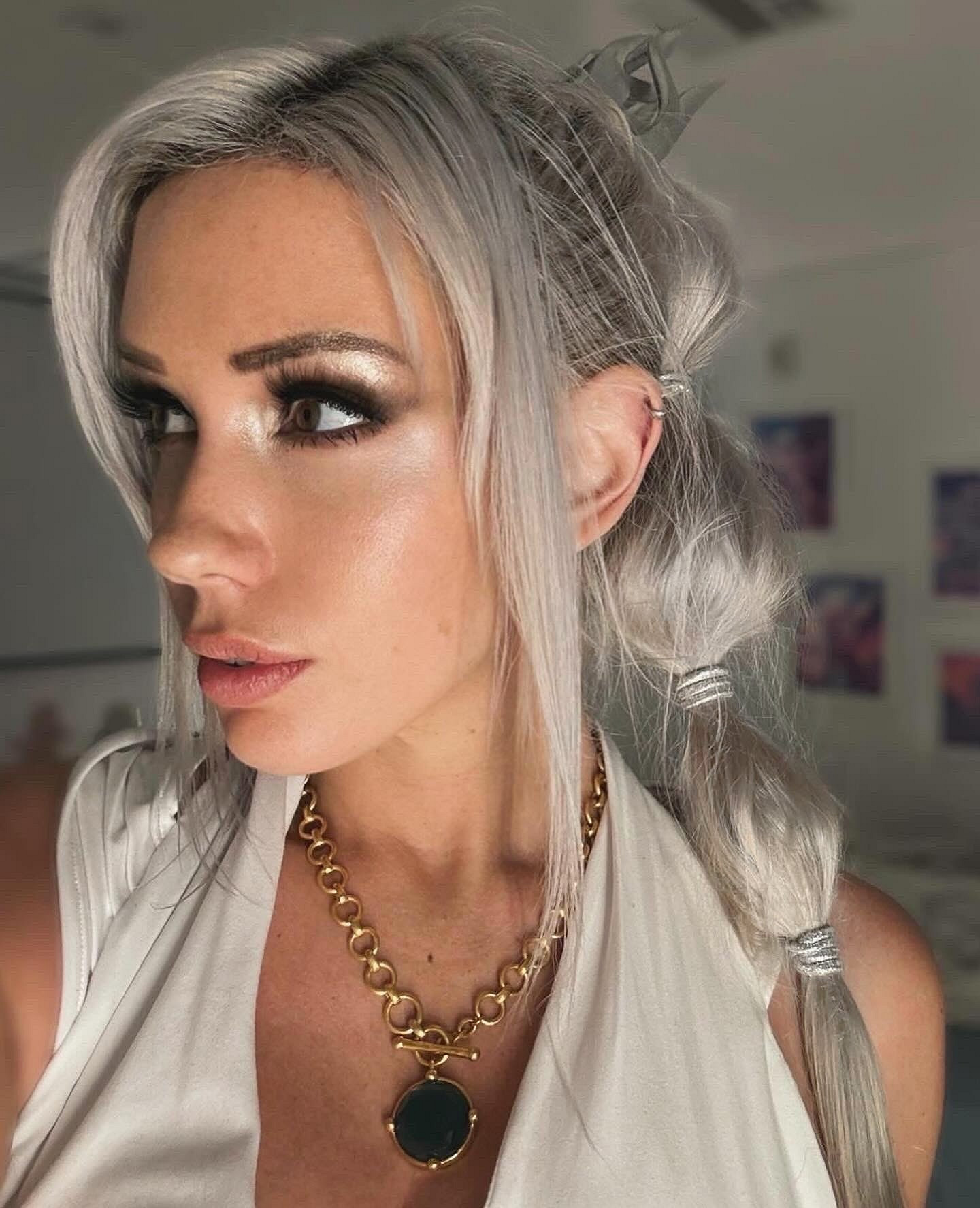 國外辣妹COS《博德3》白毛影心 歐派飽滿Q彈遠勝遊戲 國外辣妹COS《博德3》白毛影心 歐派飽滿Q彈遠勝遊戲